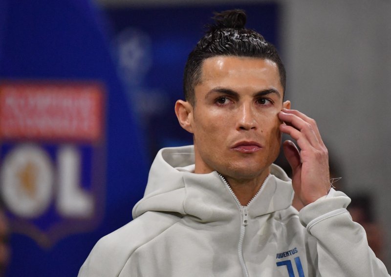 Zabrinuti Cristiano Ronaldo iz karantene uputio emotivnu poruku cijelom svijetu: Govorim vam kao sin, otac, čovjek...