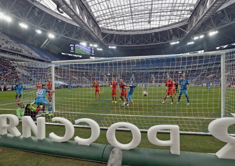 Rusi igraju prvenstvo; Zenit natrpao goste, a navijačima na ulazu na stadion mjerili temperaturu
