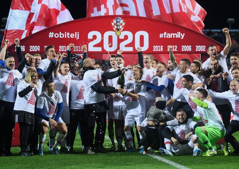 Uefa u utorak odlučuje o Euru; pojavljuju se oprečne informacije, ali po svemu sudeći moguće su samo ove dvije opcije