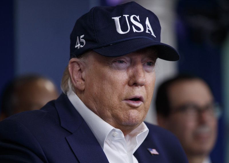Trump najavljuje da će 'Amerika uskoro biti otvorena za poslovanje'