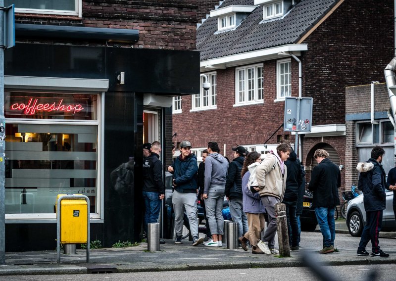 Netko gomila brašno, netko maske, a Nizozemci stvaraju zalihe - marihuane