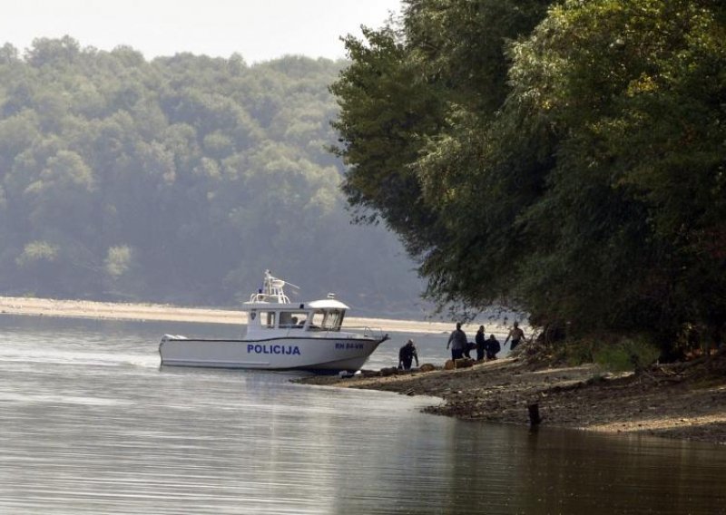 Čamac iz kojeg su se tri osobe utopile vozio riječni policajac