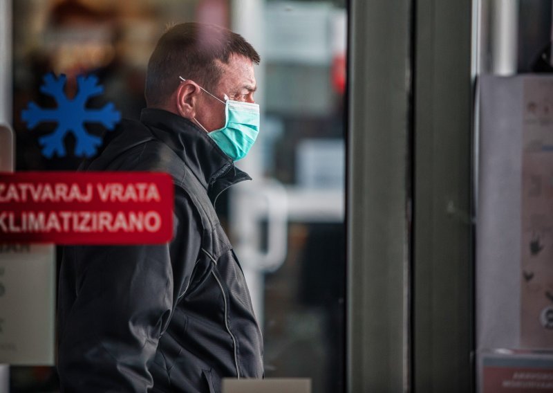 [VIDEO] Pogledajte kako se dezinficira zatvoreni dio osječke tržnice