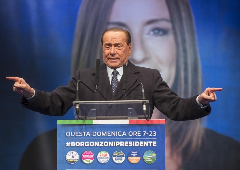Berlusconi daruje deset milijuna eura bolnicama u Lombardiji