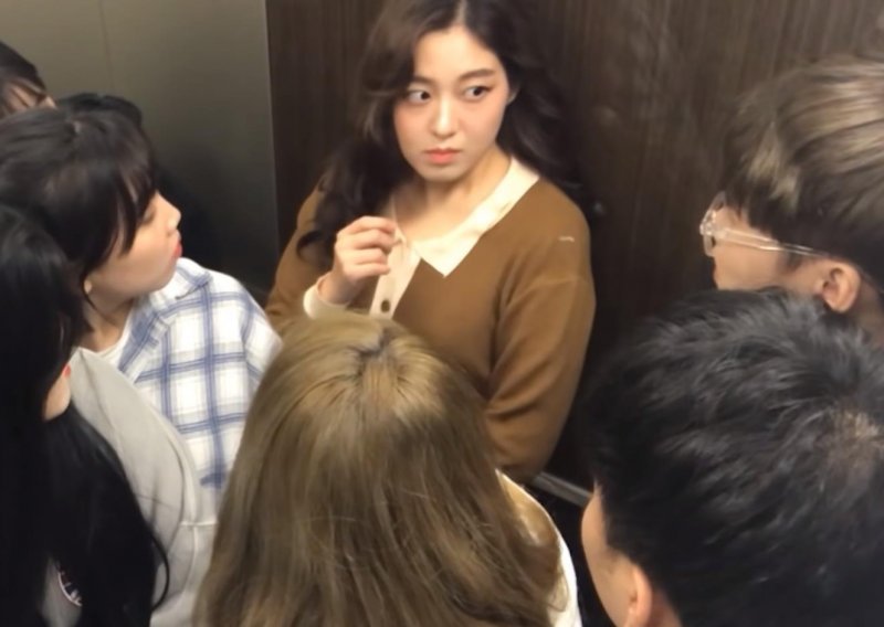 Pazite kako su reagirali Japanci nakon što ih je zbunila skrivena kamera u liftu