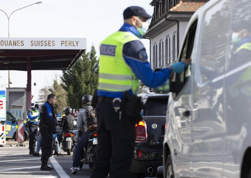Švicarska policija uvodi u red starije građane; moći će u šetnju na dva sata dnevno
