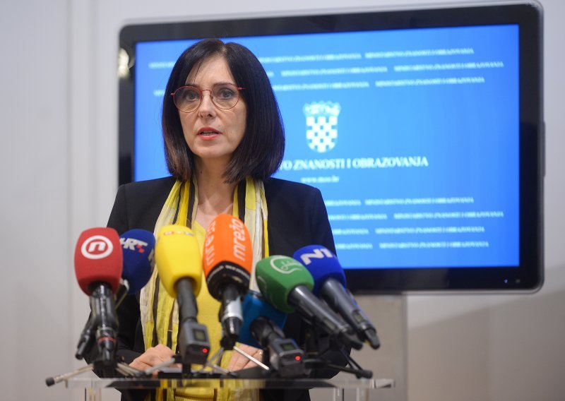 Ministrica Divjak: Danas ćemo na sjednici Vlade regulirati rad od kuće za učitelje i nastavnike