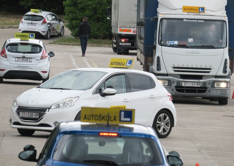 AZTN za 14 autoškola iz Splita odrezao drakonsku kaznu