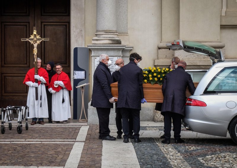 Na sjeveru Italije umrlo 20-ak svećenika, papa Franjo pozvao kler da vjernike ne ostavlja same u borbi s koronavirusom