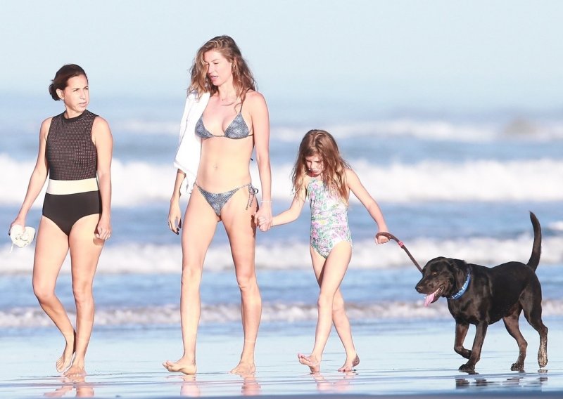 Vrijeme samo za njih: Gisele Bundchen s kćerkom šeće pješčanim plažama