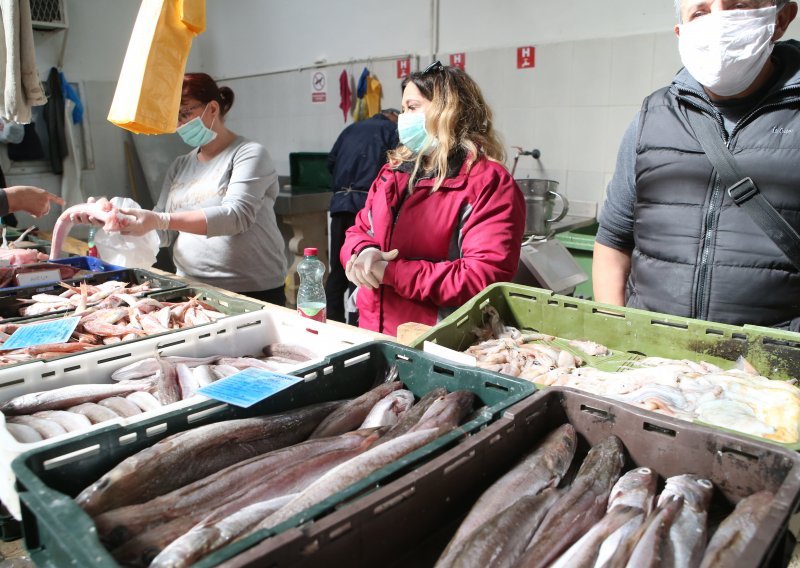 Provjeravaju se svi kontakti zaraženog Hvaranina, još jedna osoba zadržana je u splitskoj bolnici