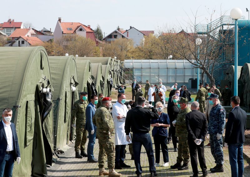 U manje od 72 sata vojska podigla kamp ispred KB Dubrava