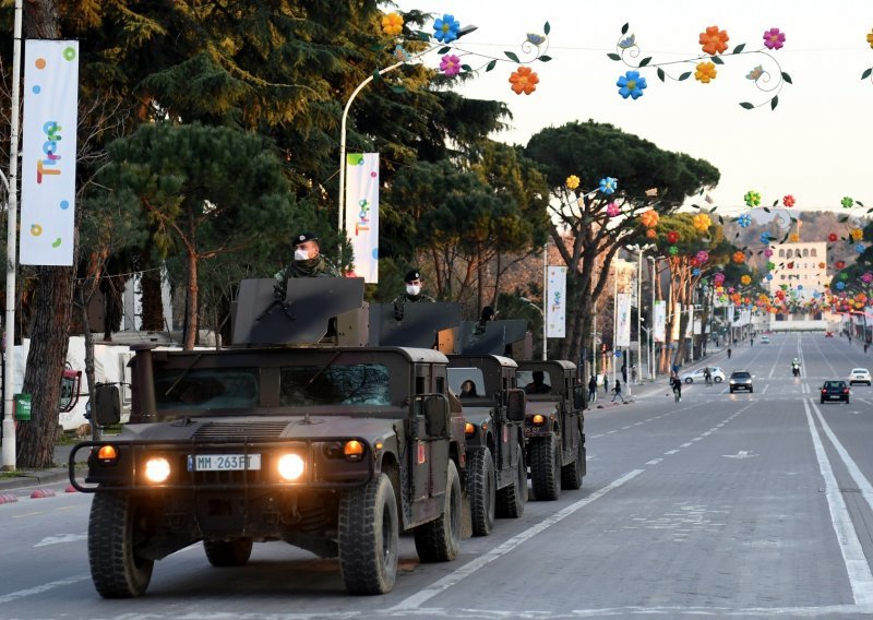 Albanija uvela policijski sat i razmjestila vojsku na ulicama