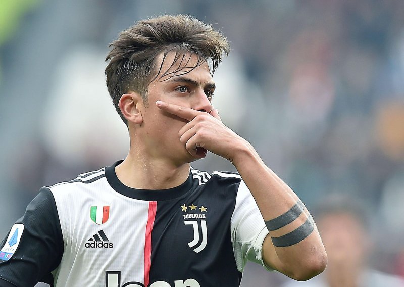 Najskuplji igrač Juventusa Paulo Dybala i njegova djevojka zaraženi; baš kao i legenda Milana Paolo Maldini i njegov sin Daniel