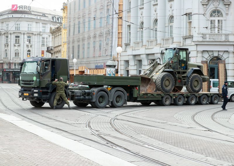 [FOTO] General Kundid: Vojska će središte Zagreba raščistiti tijekom dana, dodatne snage kod vojarne Croatia