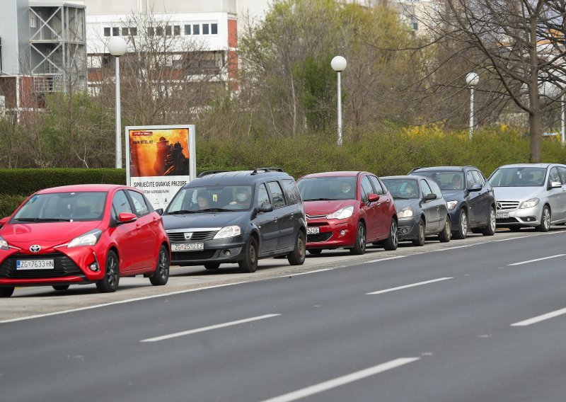 Zagrepčani, ne bježite prema moru, policija će vas skinuti s autoceste! Ne može se ni kroz Sv. Rok