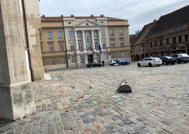 Sabor teško stradao u potresu; krovište u jednom dijelu uništeno, sabornica se više neće moći koristiti