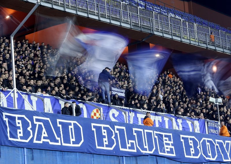 [FOTO] Dinamo otkrio kakvu je štetu pretrpio zbog potresa: 'Prilaz istočnoj tribini je blokiran preprekama, odronilo se kamenje i popucala stakla'