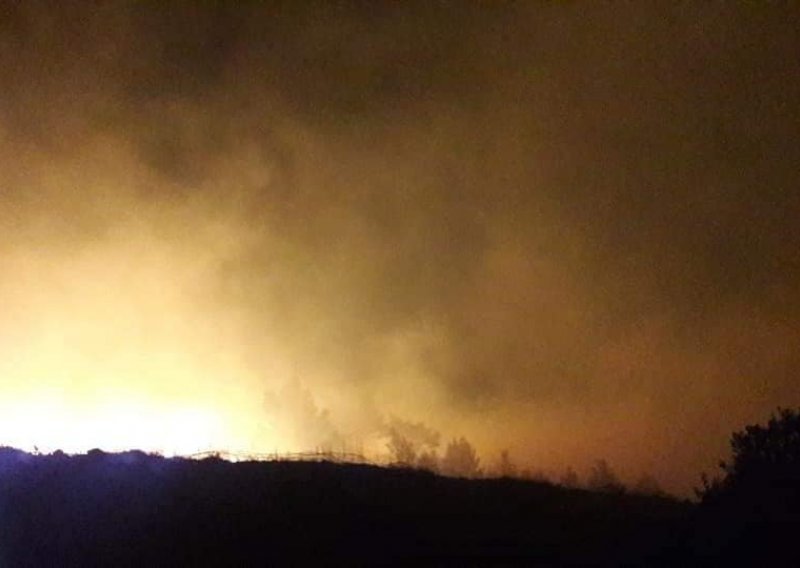 Vatrogasni zapovjednik: Veći dio požara na Hvaru je pod nadzorom