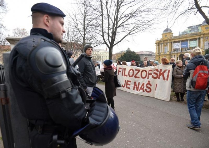 Zašto rektora Borasa štiti interventna policija?