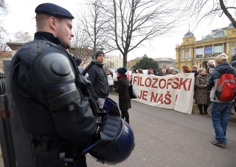 Zašto rektora Borasa štiti interventna policija?