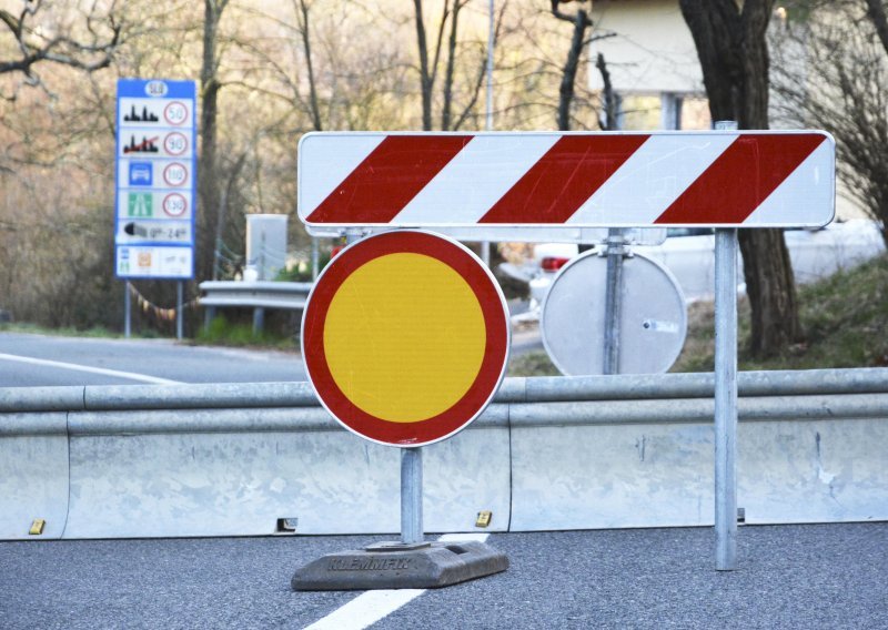 Državljani Srbije iz Slovenije se u konvojima vraćaju kući