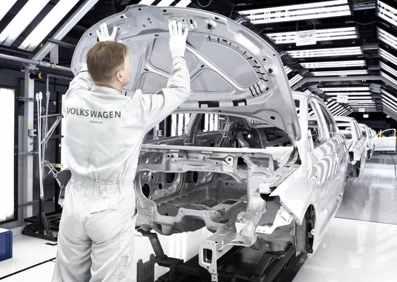VW će zaustaviti proizvodnju u Rusiji; Zbog nedostatka opskrbe iz Europe staju i pogoni na Istoku