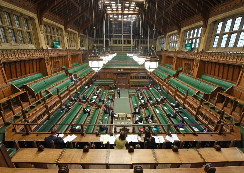 Britanski parlament prestaje zasjedati zbog koronavirusa; u klupe se vraćaju 21. travnja