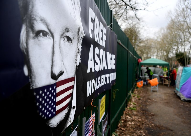 Odbijen Assangeov zahtjev, osnivač WikiLeaksa ostaje u zatvoru