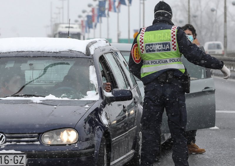 Zagrebački policajac i kolegica mu na društvenim mrežama zbijali šale na račun koronavirusa, pa udaljeni iz službe