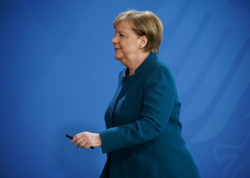 Merkel i po drugi put negativna na koronavirus, ali ostaje u karanteni