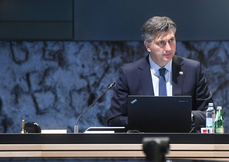Vlada osniva krizni stožer za gospodarstvo, idući tjedan nove mjere protiv recesije