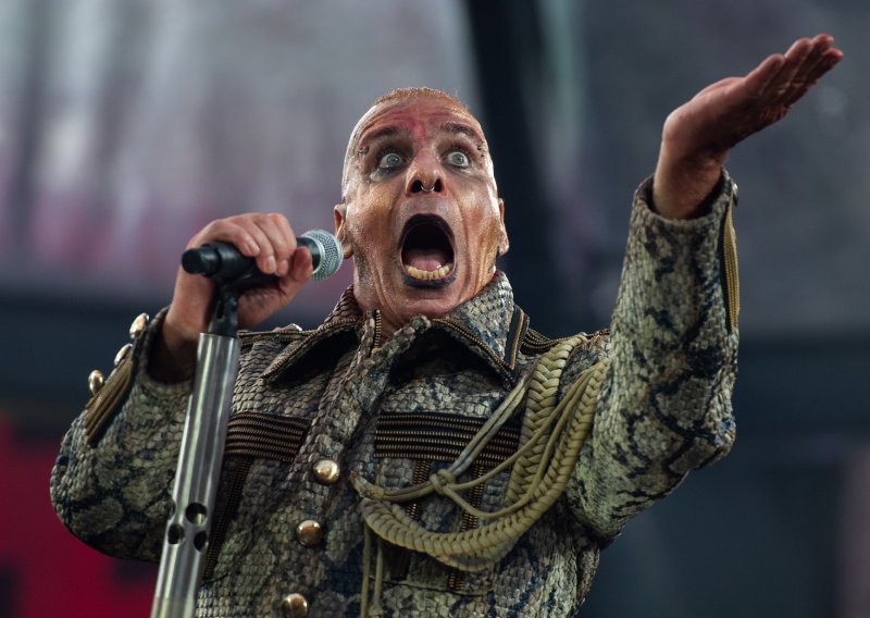 Pjevač grupe Rammstein pozitivan je na koronavirus i trenutno se nalazi na odjelu intenzivne njege bolnice u Berlinu