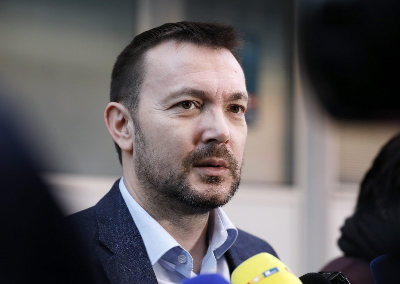 SDP-ov saborski zastupnik Arsen Bauk na društvenim mrežama otkrio da je postao otac