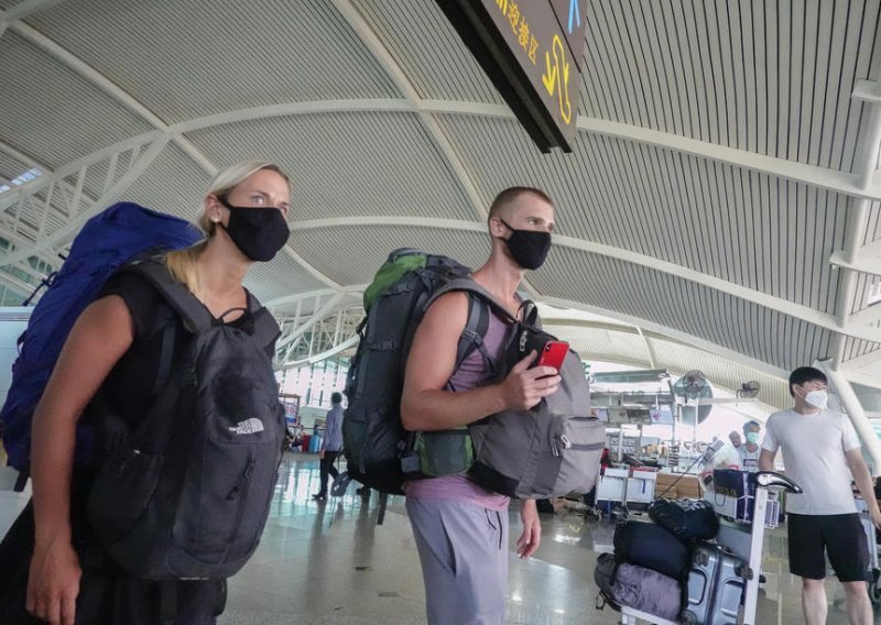Na Baliju umrla najmanje dva europska turista, tisuće se nastoje evakuirati