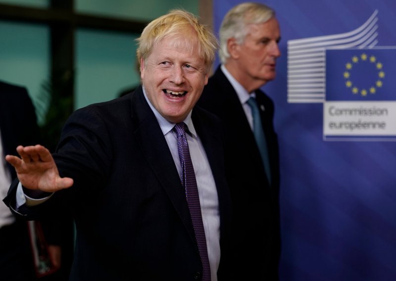 'Konačna osveta za Brexit': Britanski tabloid uvjeren da je pregovarač EU zarazio Borisa Johnsona koronavirusom
