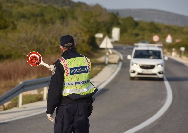 Vozači, oprez. Ne završava obveza paljenja dnevnih ili kratkih svjetala! Strpite se do 1. travnja