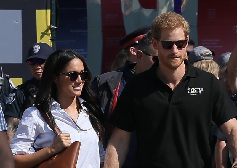 Ne mare za zabrane: Meghan Markle i princ Harry s maskama na licu raznosili hranu bolesnima