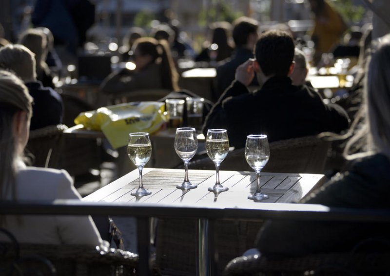 Šveđani i dalje po svome: 'Idemo u restoran. Ne možemo biti kod kuće po cijeli dan'