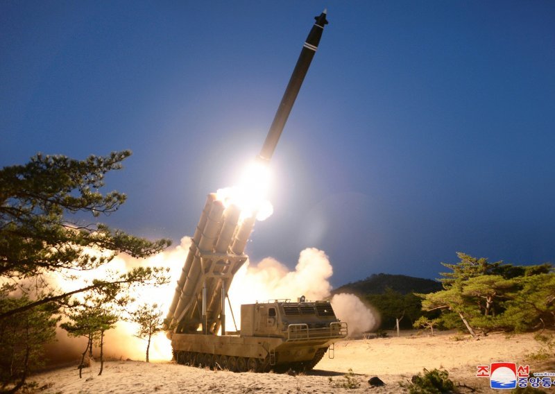 Sjeverna Koreja uspješno testirala 'super veliki' raketni bacač