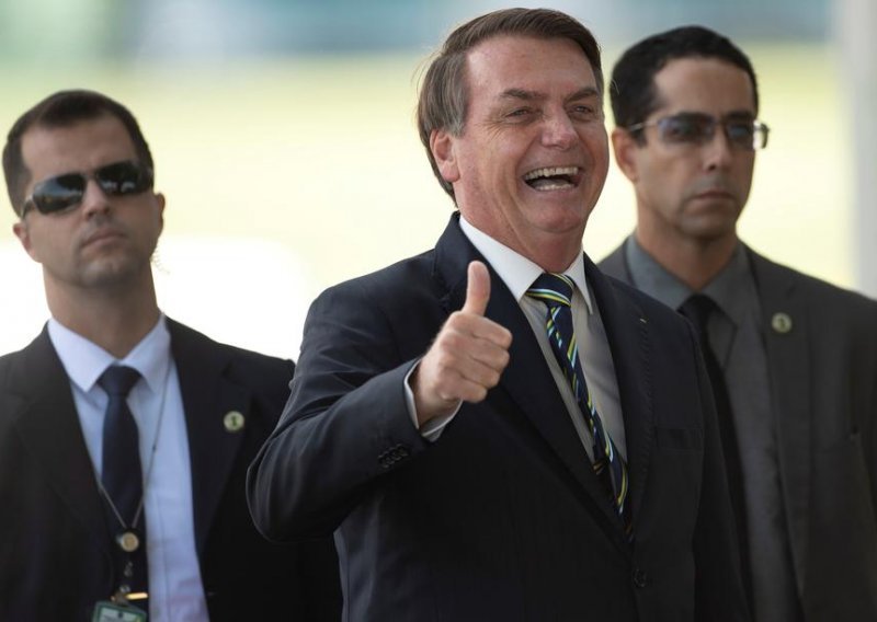 Twitter pooštrio pravila i uklonio objave brazilskog predsjednika