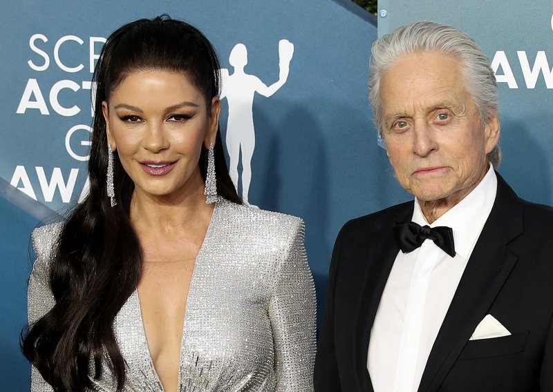 Postoji li nešto u čemu nije dobra? Catherine Zeta-Jones oduševila plesnim pokretima, da bi potom otkrila još jedan talent