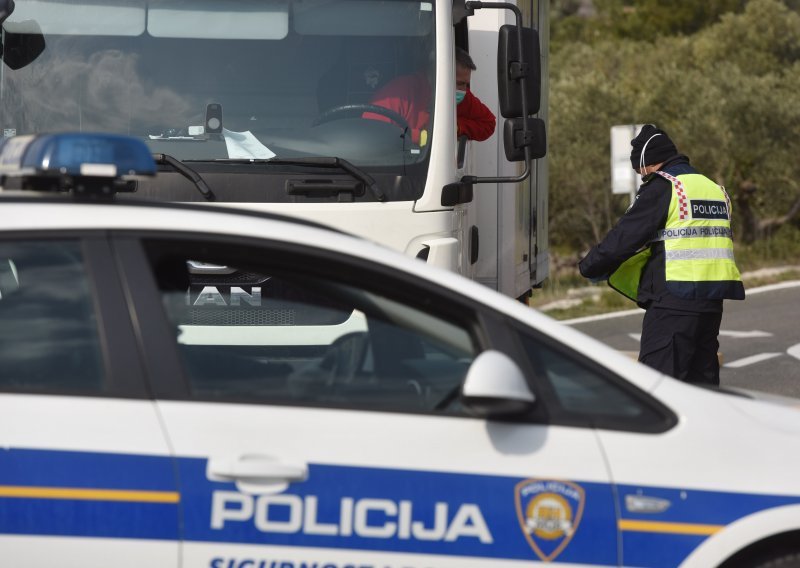 Dolijao provalnik koji je je 'operirao' po Črnomercu; provaljivao u automobile pa napao vatrogasnim aparatom