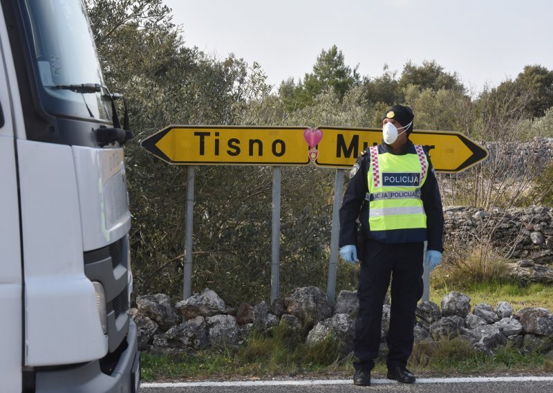 Mladi Murteranin pokušao nadmudriti policiju pa kroz šumu izašao iz karantene, otkriven i razlog