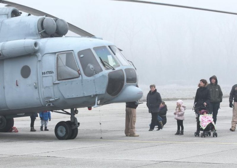 Hrvatska zbog besparice prodaje vojne helikoptere i avione