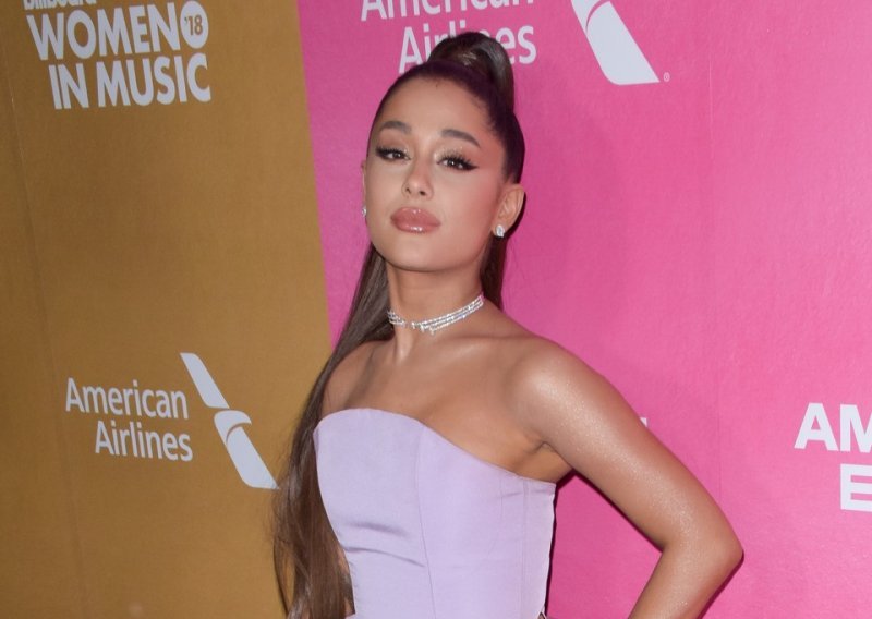 Ariana Grande se opustila u izolaciji i internetu pokazala svoju prirodnu kosu