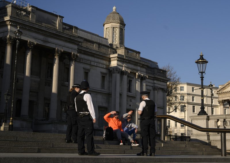 Britanski policajci na meti kritika jer previše revno nadziru građane