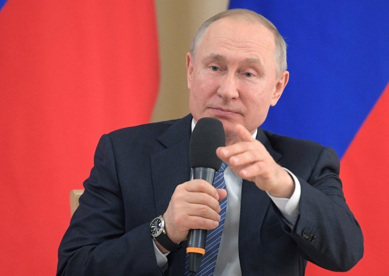 Putin proglasio neradni travanj, plaće nisu upitne