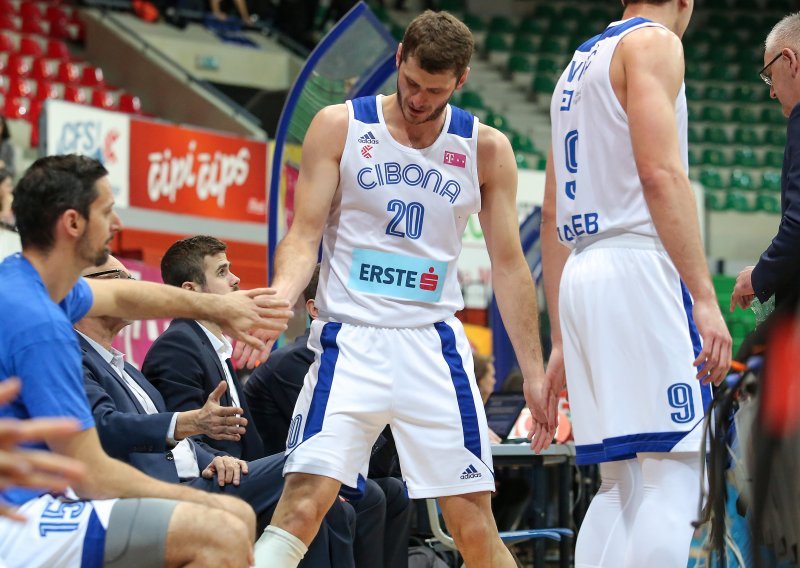 Cibona na koljenima; svim zaposlenicima, među kojima je i glavni trener Ivan Velić, podijeljen je otkaz. Oglasio se i direktor