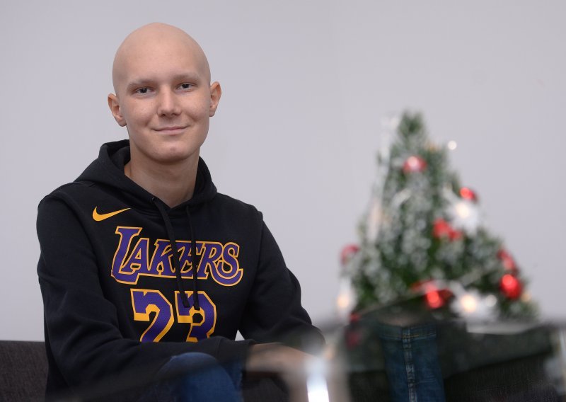 Preminuo mladić kojem su prijatelji za Božić pjevali ispod prozora dječje Onkologije u Zagrebu